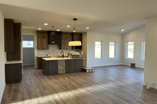 1367 Scotsland Ln, Oconomowoc, WI 53066 - Photo 9