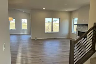 1367 Scotsland Ln, Oconomowoc, WI 53066 - Photo 7