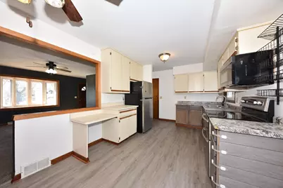 1329 N 11th Ave, West Bend, WI 53090 - Photo 9