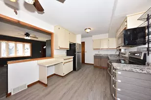 1329 N 11th Ave, West Bend, WI 53090 - Photo 9