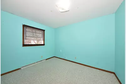 1329 N 11th Ave, West Bend, WI 53090 - Photo 17
