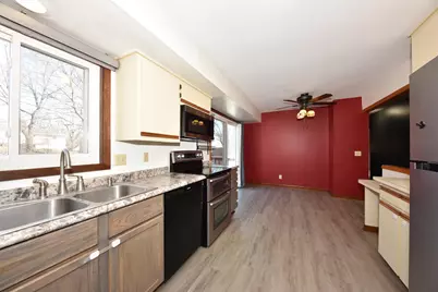 1329 N 11th Ave, West Bend, WI 53090 - Photo 11