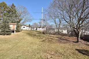 1329 N 11th Ave, West Bend, WI 53090 - Photo 27