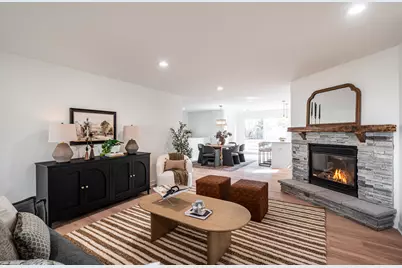 805 N Oakwood Ave, Oconomowoc, WI 53066 - Photo 9