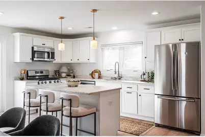 805 N Oakwood Ave, Oconomowoc, WI 53066 - Photo 15