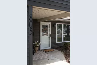 805 N Oakwood Ave, Oconomowoc, WI 53066 - Photo 3