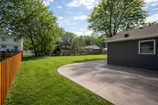 805 N Oakwood Ave, Oconomowoc, WI 53066 - Photo 49