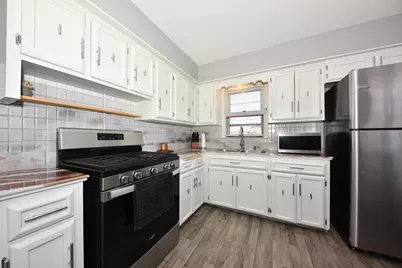 7800 W Palmetto Ave, Milwaukee, WI 53218 - Photo 9