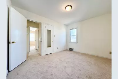 3207 S Austin St, Milwaukee, WI 53207 - Photo 11