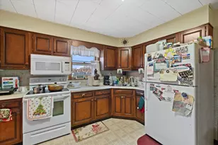 1304 S 61st St, West Allis, WI 53214 - Photo 11