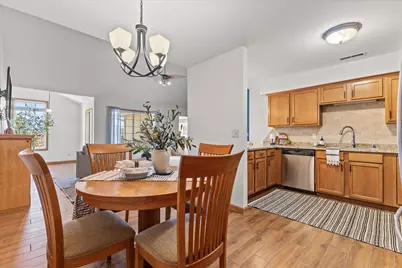 W398N5975  Autumn Woods Dr, Oconomowoc, WI 53066 - Photo 9