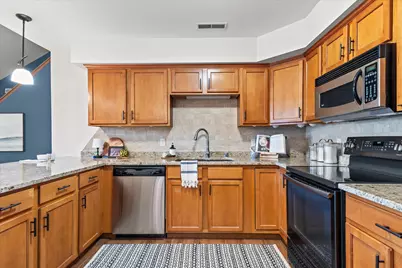 W398N5975  Autumn Woods Dr, Oconomowoc, WI 53066 - Photo 11