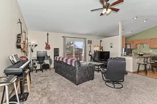 910 Century Wy, Racine, WI 53406 - Photo 9