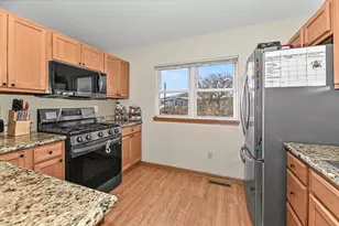 910 Century Wy, Racine, WI 53406 - Photo 17