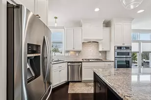 N49W18765 Emerald Hills Dr, Menomonee Falls, WI 53051 - Photo 9