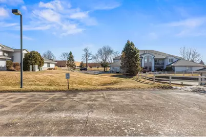 1055  Quinlan Dr #C, Pewaukee, WI 53072 - Photo 13