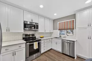 10327 N Savannah Ct, Mequon, WI 53092 - Photo 7