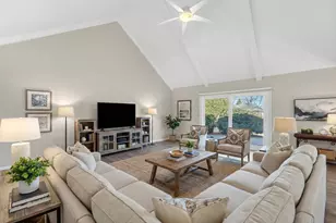 10327 N Savannah Ct, Mequon, WI 53092 - Photo 3