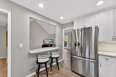 10327 N Savannah Ct, Mequon, WI 53092 - Photo 9