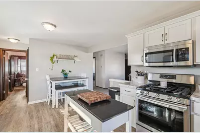 395 E Oak Ln, Oak Creek, WI 53154 - Photo 9