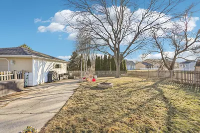 395 E Oak Ln, Oak Creek, WI 53154 - Photo 35
