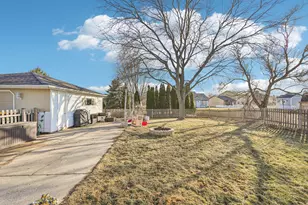 395 E Oak Ln, Oak Creek, WI 53154 - Photo 35