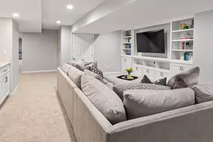 10022 N Miller Ct, Mequon, WI 53092 - Photo 27