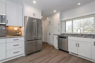 225 W Alta Loma Cir, Thiensville, WI 53092 - Photo 7