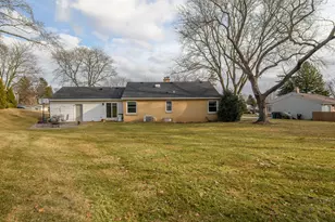 225 W Alta Loma Cir, Thiensville, WI 53092 - Photo 23