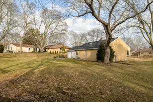 225 W Alta Loma Cir, Thiensville, WI 53092 - Photo 25