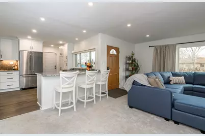 225 W Alta Loma Cir, Thiensville, WI 53092 - Photo 5