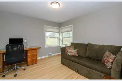 225 W Alta Loma Cir, Thiensville, WI 53092 - Photo 17