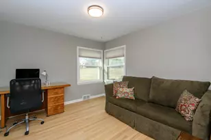 225 W Alta Loma Cir, Thiensville, WI 53092 - Photo 17