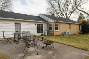 225 W Alta Loma Cir, Thiensville, WI 53092 - Photo 29