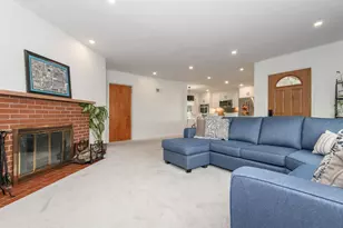 225 W Alta Loma Cir, Thiensville, WI 53092 - Photo 3