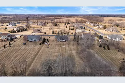 3850  Strawberry Glen Dr, Jackson, WI 53012 - Photo 39