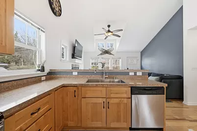 W299N2857  Maple Ave, Delafield, WI 53072 - Photo 11