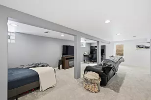 W299N2857 Maple Ave, Delafield, WI 53072 - Photo 17