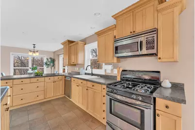 W313S6637  Spring Dr, Mukwonago, WI 53149 - Photo 11