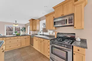 W313S6637 Spring Dr, Mukwonago, WI 53149 - Photo 11