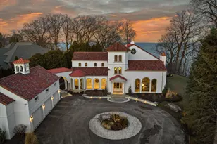 7032 N Barnett Ln, Fox Point, WI 53217 - Photo 51