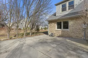 8307 N Greenvale Rd, Fox Point, WI 53217 - Photo 15