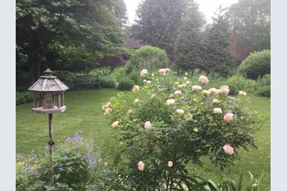 8307 N Greenvale Rd, Fox Point, WI 53217 - Photo 5