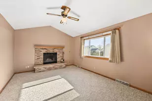 621 E Mary Ln, Oak Creek, WI 53154 - Photo 15