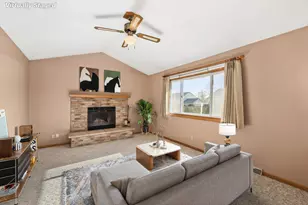 621 E Mary Ln, Oak Creek, WI 53154 - Photo 13