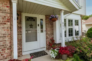 621 E Mary Ln, Oak Creek, WI 53154 - Photo 3