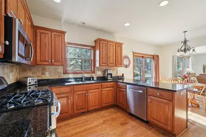 6435  River Pointe Dr, Franklin, WI 53132 - Photo 11