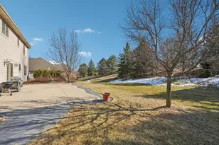 6435 River Pointe Dr, Franklin, WI 53132 - Photo 35