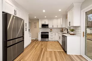 N76W14092 Appleton Ave, Menomonee Falls, WI 53051 - Photo 5