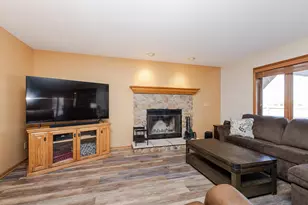 1410 Lebon Ln, Grafton, WI 53024 - Photo 5